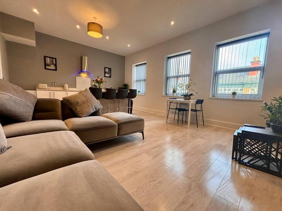 Teds Apartments-town Centre-apt3 Apartment *