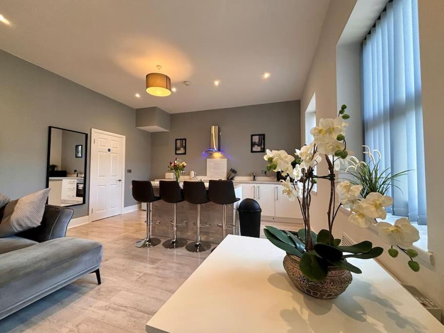 Teds Apartments-town Centre-apt3 Apartment *